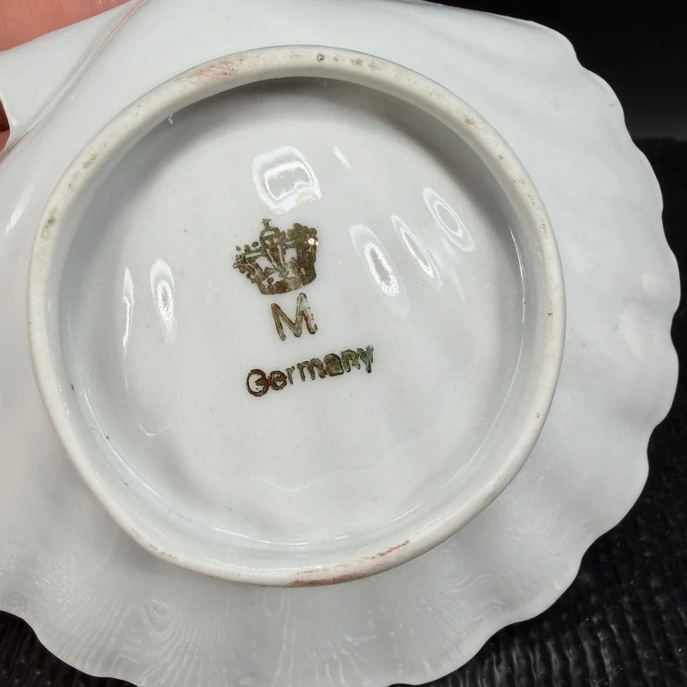 Vintage M Germany Porcelain Shell Trinket Dish Courting Couple Burgundy Gold VTG